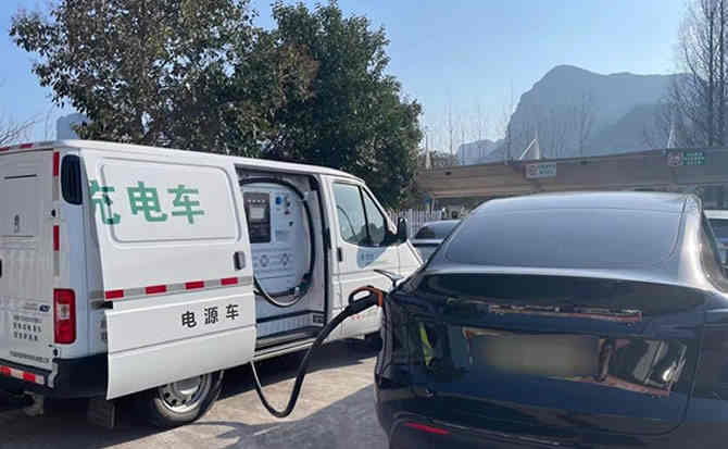乐业汽车搭电